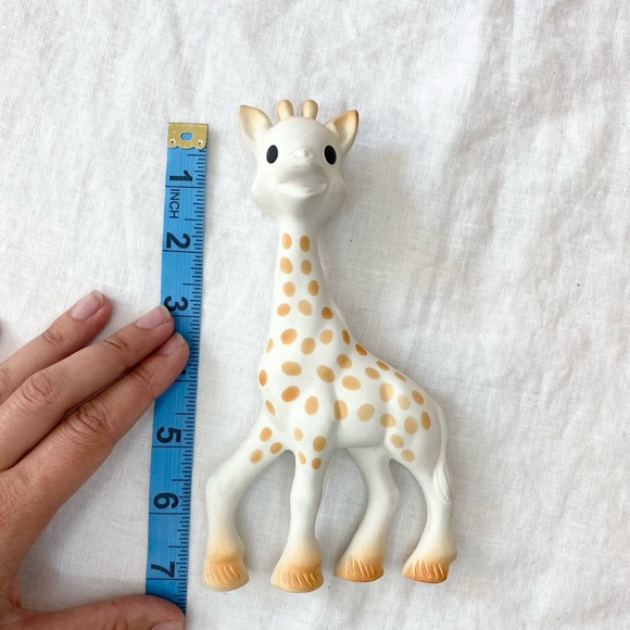 Sophie La Girafe Teething Toy - Picture 8 of 8